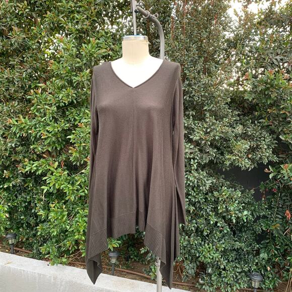 Jaclyn Smith Asymmetrical Sweater - Picture 1 of 12